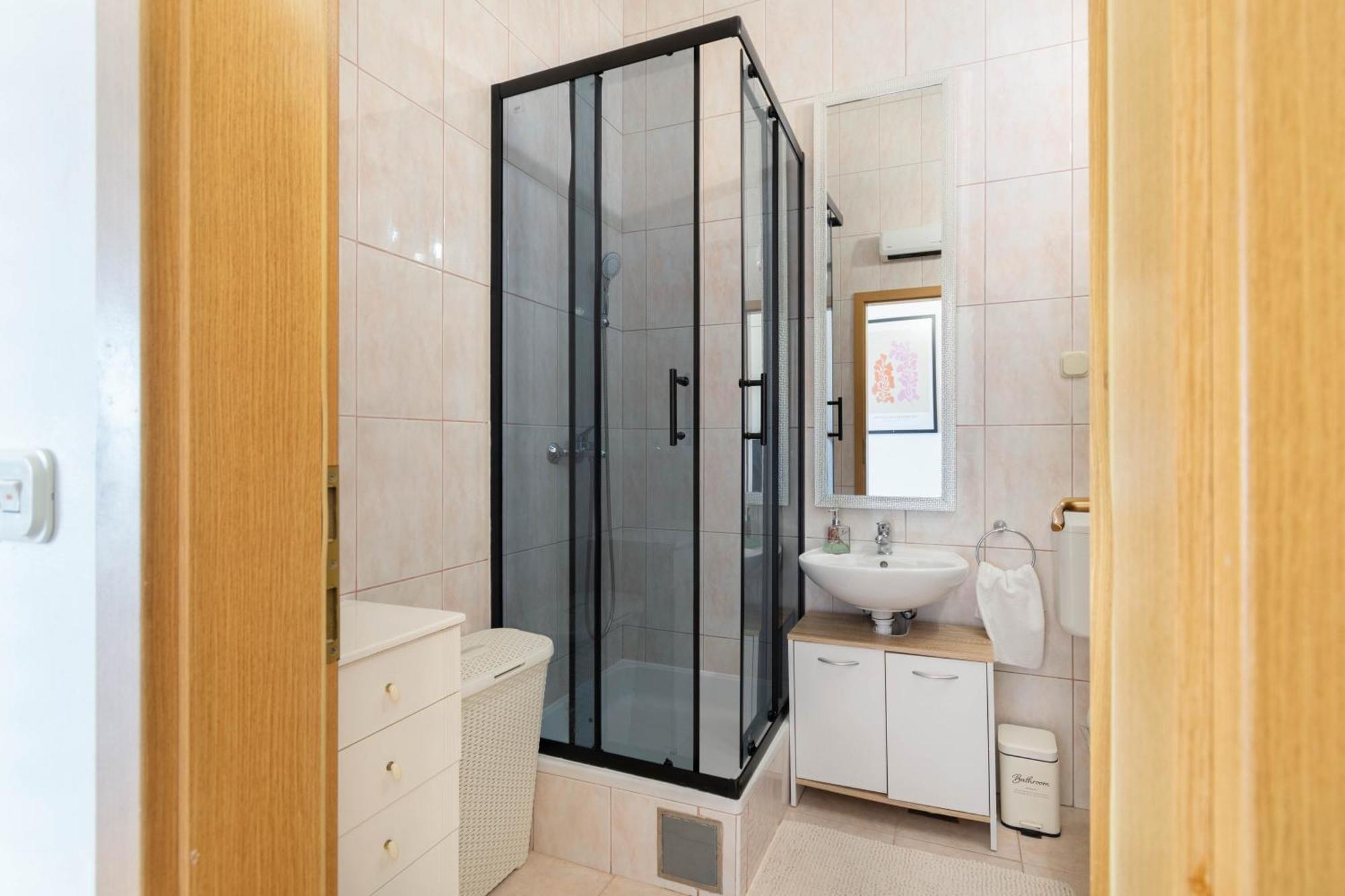 Apartment 30 M From Beach,Makarska,Marija מראה חיצוני תמונה